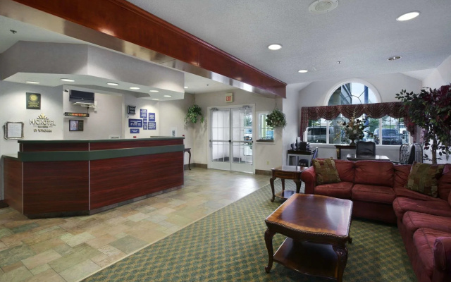 photo 2 of Trident Inn & Suites, Baton Rouge