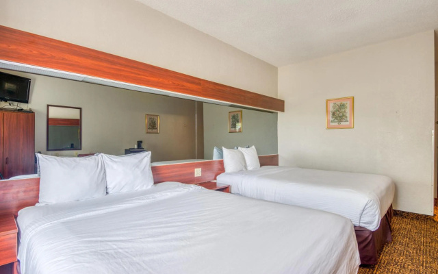 photo 3 of Trident Inn & Suites, Baton Rouge