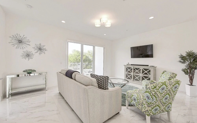 photo 2 of Tri-level Pompano Beach Townhouse by RedAwning
