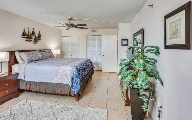 photo 3 of Trillium 1C Beach Front Condo With Private Balcony/updated/pool