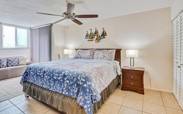 photo 5 of Trillium 1C Beach Front Condo With Private Balcony/updated/pool