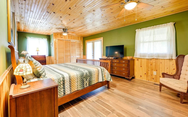 photo 3 of Hot Tub & Fire Pit: Pet-friendly Clayton Escape!