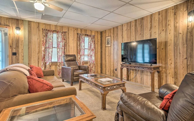 photo 5 of Hot Tub & Fire Pit: Pet-friendly Clayton Escape!