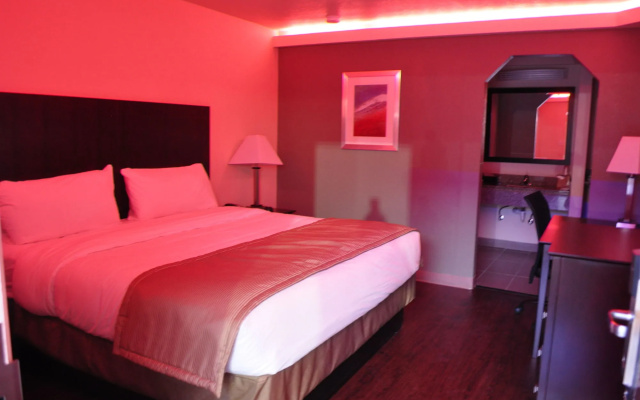 photo 2 of Trinity Suites Downtown Dallas
