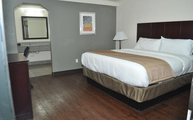 photo 3 of Trinity Suites Downtown Dallas