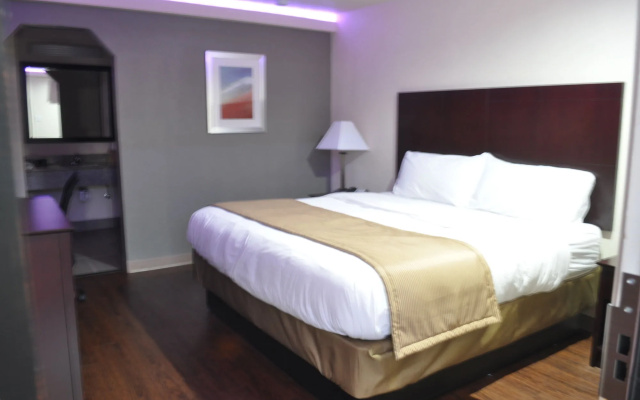 photo 4 of Trinity Suites Downtown Dallas