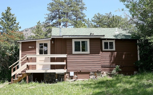 photo 4 of Triple R Cottages: 5 2 Bedroom Cabin