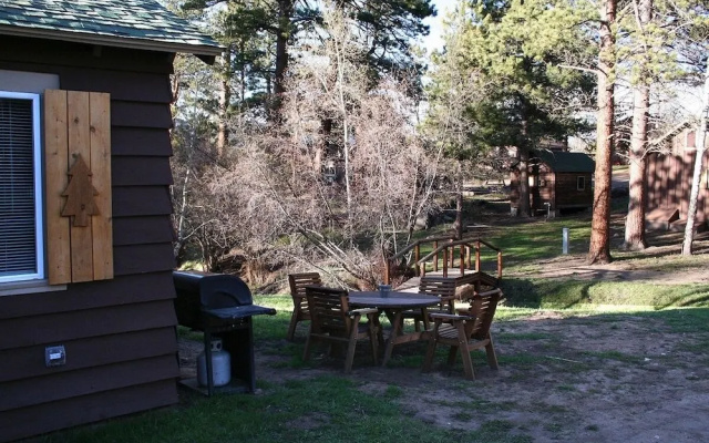 photo 2 of Triple R Cottages: 6 1 Bedroom Cabin