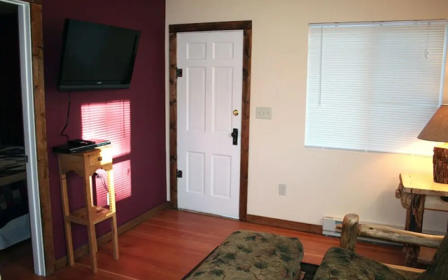 photo 3 of Triple R Cottages: 6