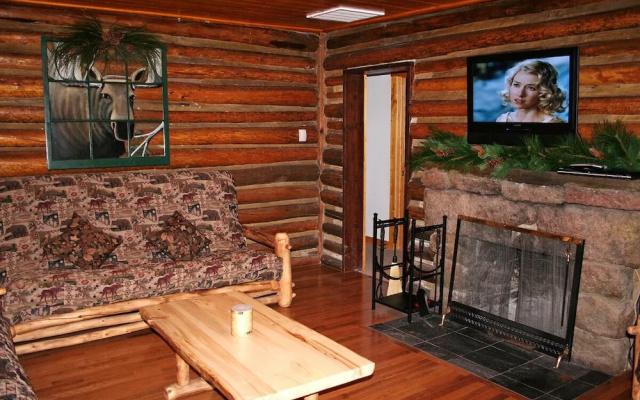 photo 2 of Triple R Cottages: 8