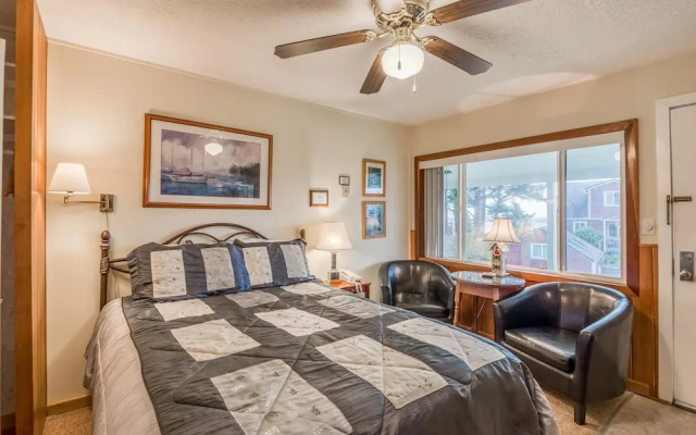 photo 4 of Troller's Lodge Depoe Bay