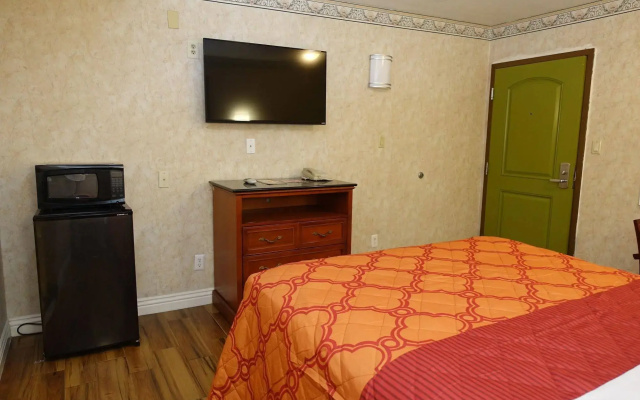 photo 2 of Tropic Lodge