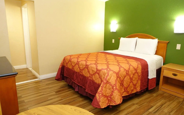 photo 3 of Tropic Lodge