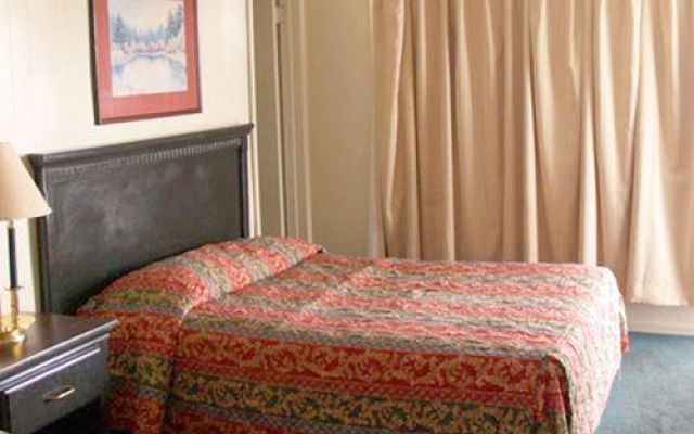 photo 3 of Tropic Motel