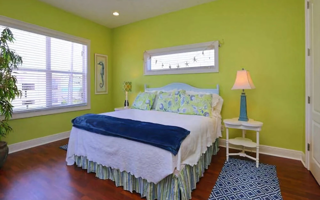 photo 2 of Tropical Daze Upper 3 Bedrooms 2 Bathrooms Home