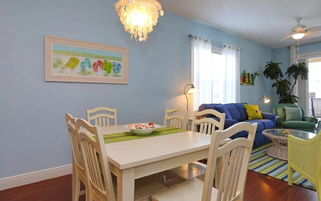 photo 5 of Tropical Daze Upper 3 Bedrooms 2 Bathrooms Home