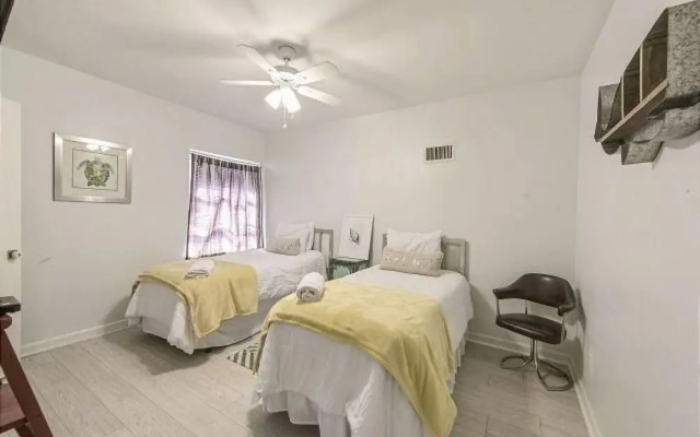 photo 2 of Tropical Escape 4 BR with pool sleeps 14