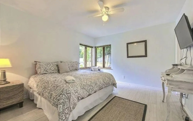 photo 4 of Tropical Escape 4 BR with pool sleeps 14