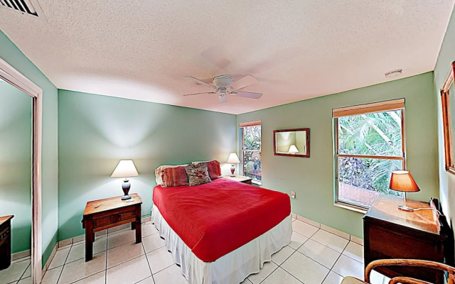 photo 3 of Tropical Gem on Water - 3 Br Home