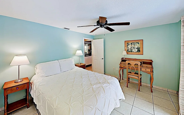 photo 4 of Tropical Gem on Water - 3 Br Home