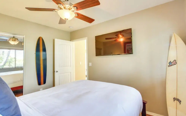 photo 2 of Tropical Oceanside Home w/ Deck, Walk to Beach