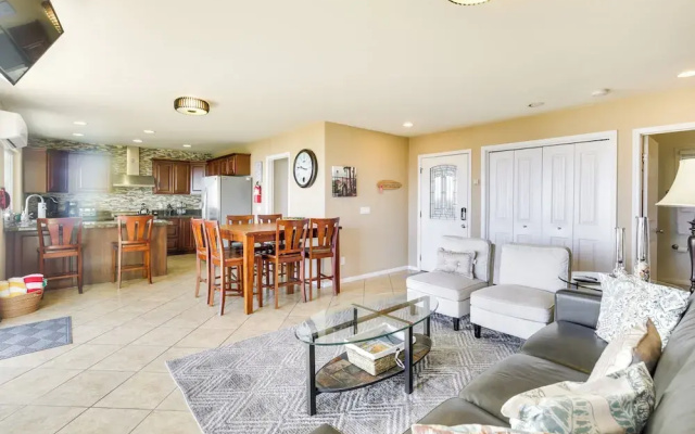 photo 5 of Tropical Oceanside Home w/ Deck, Walk to Beach