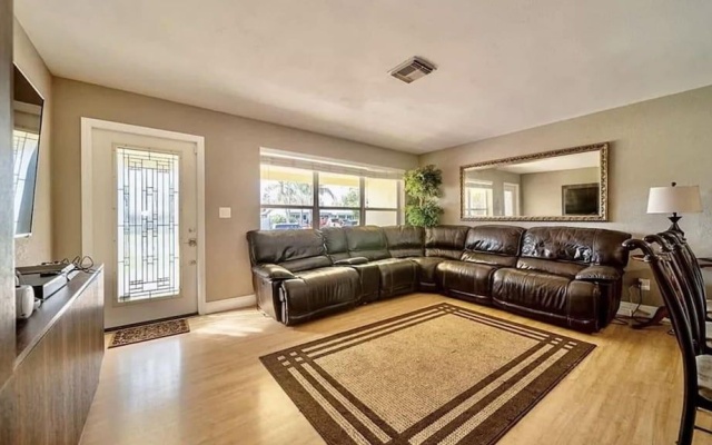 photo 4 of Tropical Oasis Fantastic 4 BD 3 BTH Home