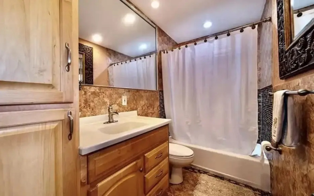 photo 5 of Tropical Oasis Fantastic 4 BD 3 BTH Home