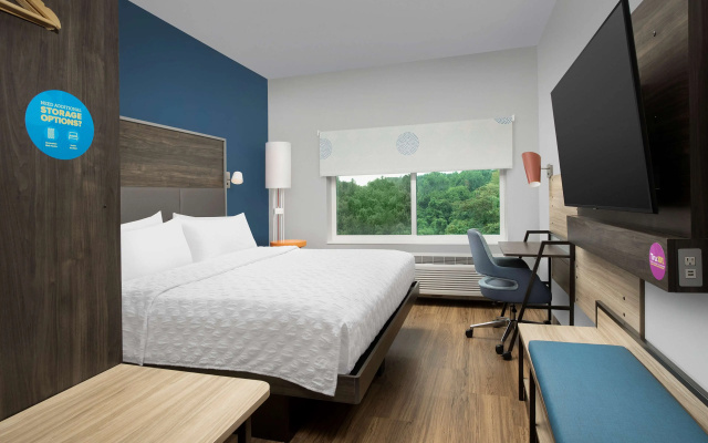 photo 5 of Tru by Hilton Charlotte Airport Lake Pointe