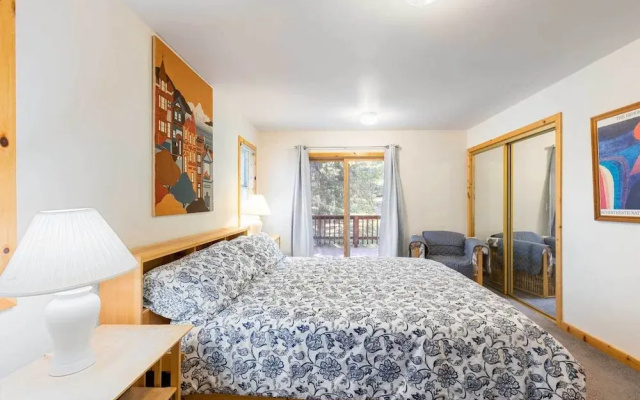 photo 4 of < 8 Mi to Donner Lake: Home w/ Deck + Balcony!