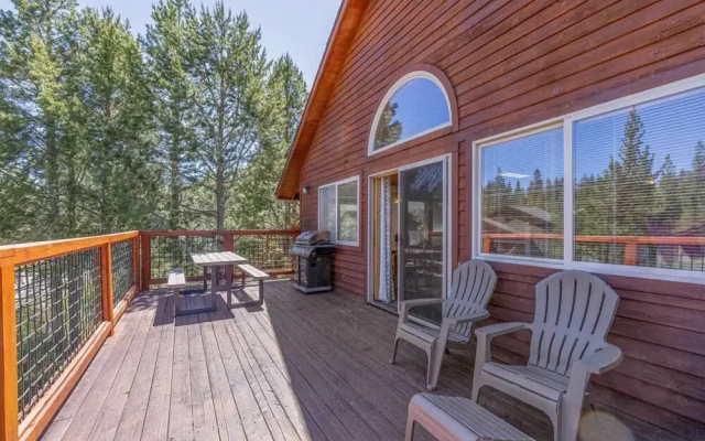 photo 5 of < 8 Mi to Donner Lake: Home w/ Deck + Balcony!