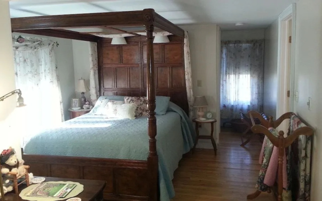 photo 4 of Truman Gillet House Bed & Breakfast