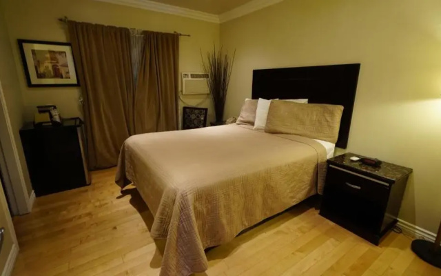 photo 3 of Trylon Hotel