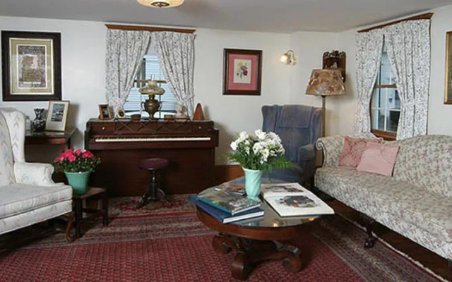 photo 2 of The Tuck Inn