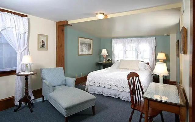 photo 3 of The Tuck Inn