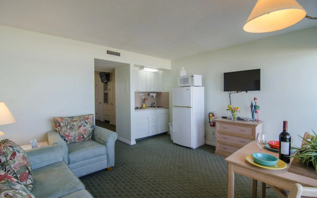 photo 2 of Tuckaway Shores Resort