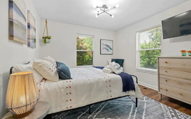 photo 4 of Tunnel Vision Trail Home -8 Min From Lake Windsor! 4 Bedroom Home by Redawning