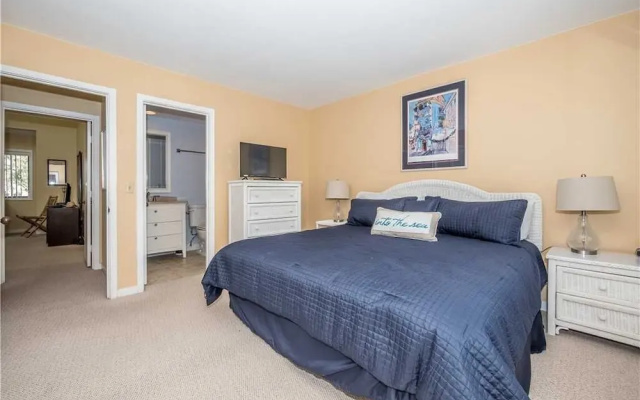 photo 4 of Turnberry Village 291 - Three Bedroom Condo