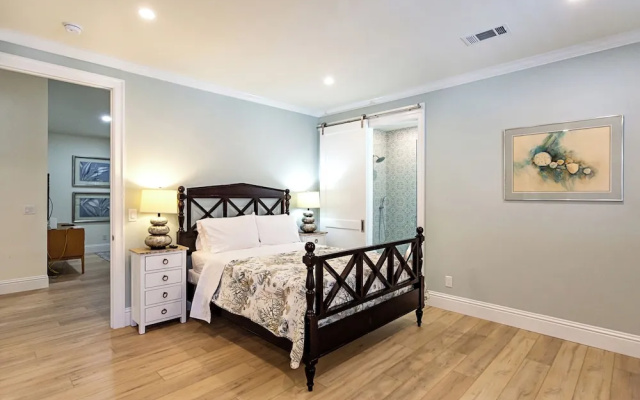 photo 3 of Tuscan Vacation Rental. Stylish 3-Bedroom Getaway Near Vanderbilt Beach Enjoy a Private Pool, Spacious Layout, and Modern Comforts Perfect for Families, Groups, and Pet-Friendly Stays