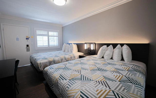 photo 2 of Motel 6 Tustin, CA – Orange County