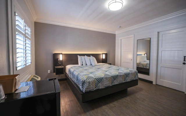 photo 3 of Motel 6 Tustin, CA – Orange County