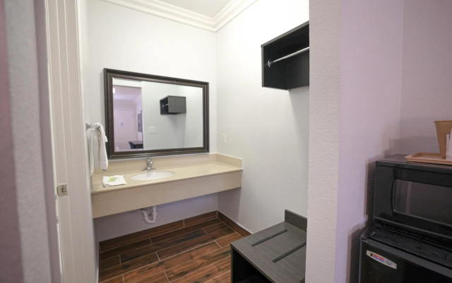 photo 4 of Motel 6 Tustin, CA – Orange County