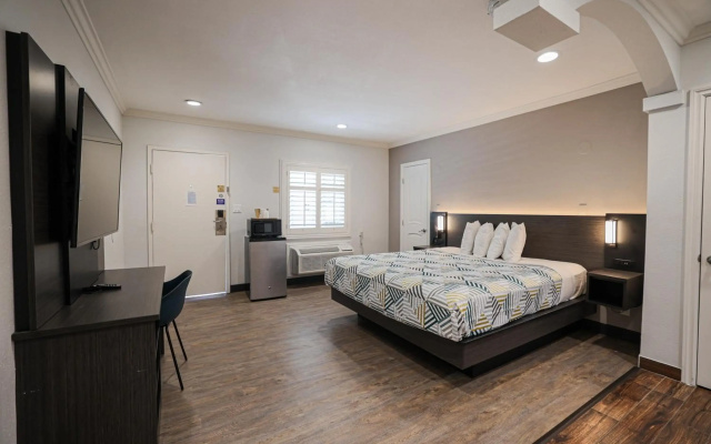 photo 5 of Motel 6 Tustin, CA – Orange County