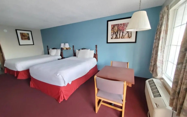 photo 2 of Twelve Oaks Inn