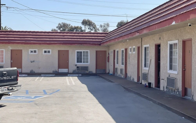 photo 2 of Twenty-First Century Inn
