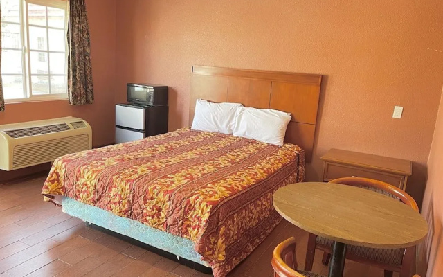 photo 3 of Twenty-First Century Inn