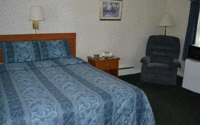 photo 2 of Twin City Motel