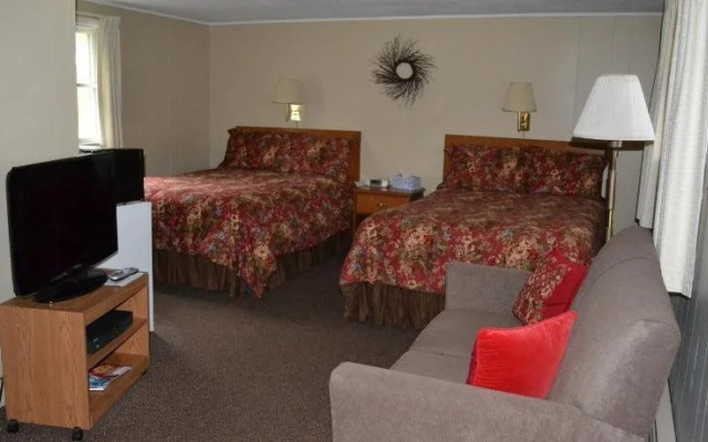 photo 3 of Twin City Motel