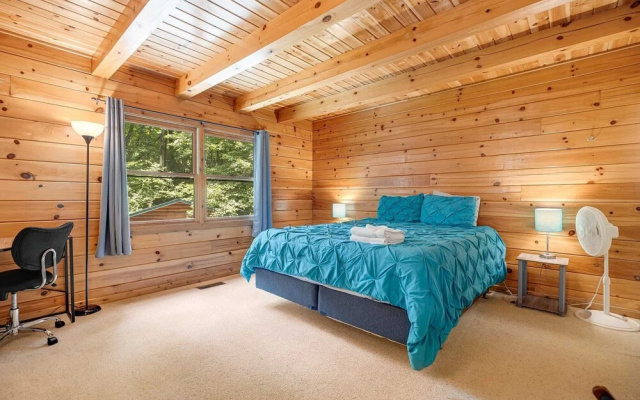 photo 2 of Twin Creeks Lodge by Avantstay 33 Acre Retreat