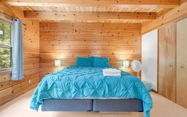 photo 3 of Twin Creeks Lodge by Avantstay 33 Acre Retreat